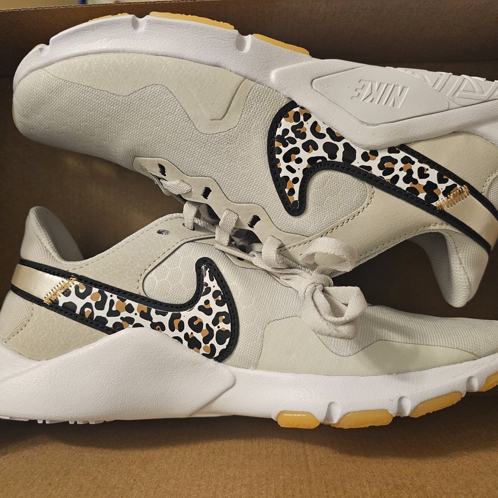 Nike Legend Essential Leopard Print Sneakers - Picture 5 of 9
